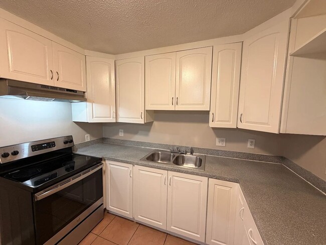 Building Photo - 3 bed 2 bath in Decatur!