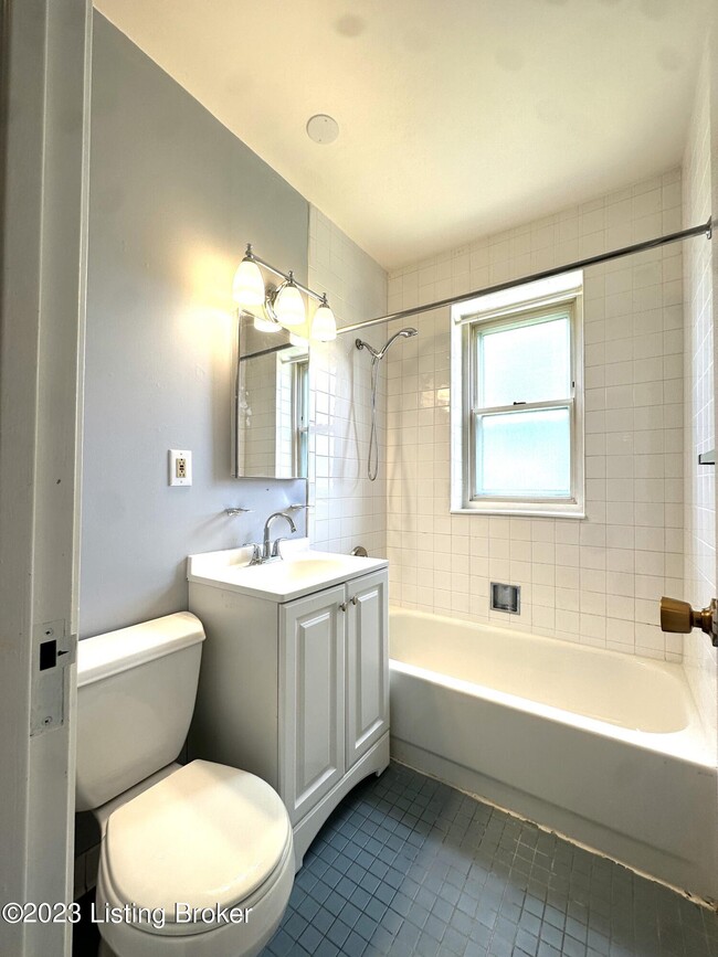 Photo - 1749 Algonquin Pkwy Townhome