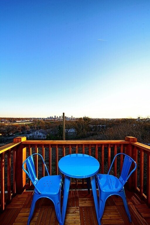 Patio junto a la sala de estar - 64 Fern Ave