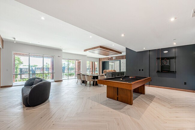 Foto del edificio - 8877 Lakes at 610 Dr