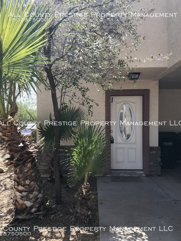 Primary Photo - 2610 E Monte Vista Rd