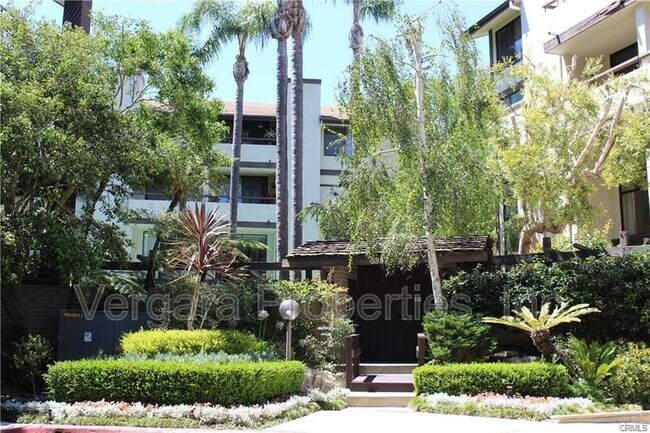 Foto del edificio - 5987 Peacock Ridge Rd