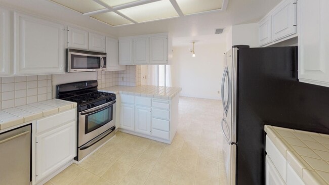 Building Photo - Spacious 3 bedroom | Cays with partial oce...