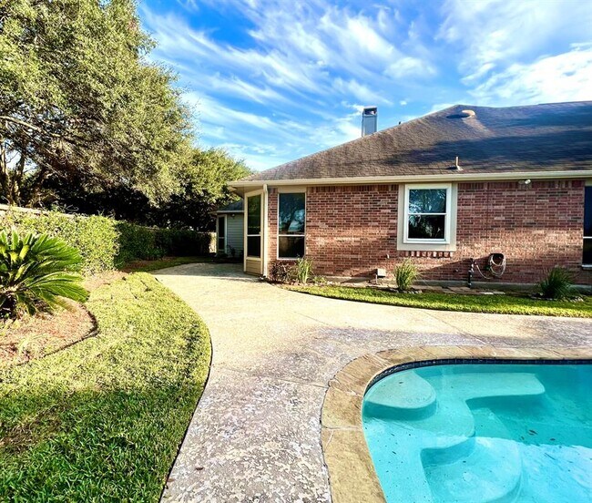 Building Photo - 110 Kentwood Ridge Ct