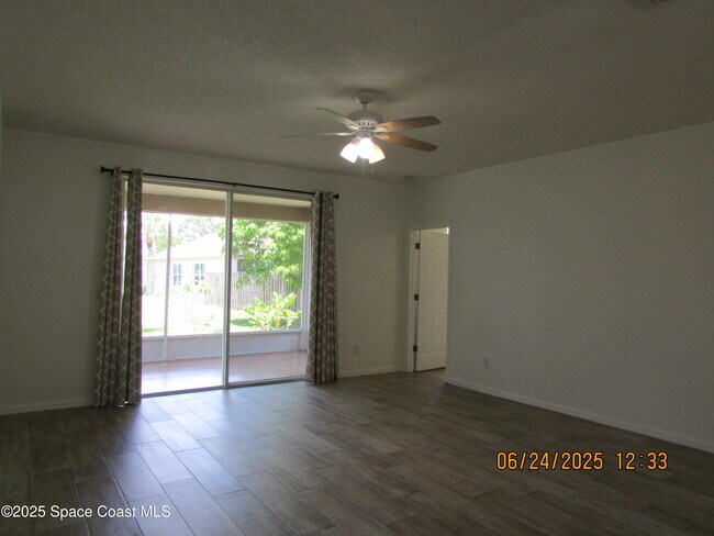Foto del edificio - 4192 Collinwood Dr