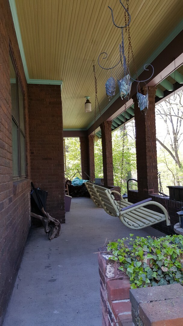 Building Photo - Highly Sought After OSU 6 Bedroom House Iuka Ravine with 2 new bathrooms and free off-street parking