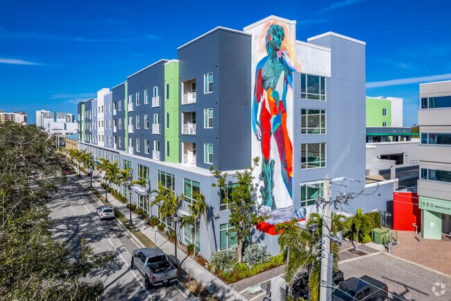 Toma exterior de la segunda calle - Bold Lofts Apartments & Private Office Rentals