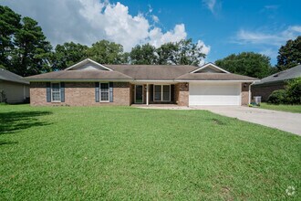 Building Photo - 122 Longleaf Cir