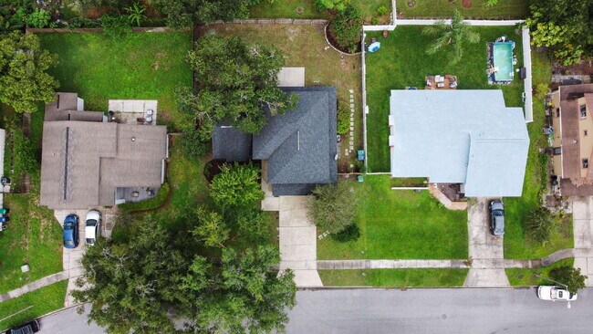 Foto del edificio - Minutes from UCF | Updated 4BR/3BA Home with Private Fenced Backyard