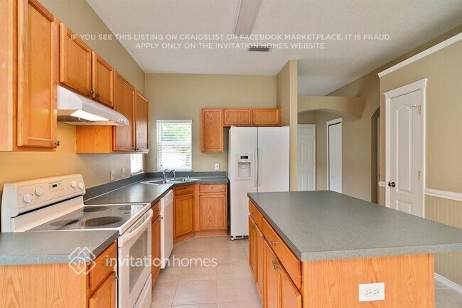 Foto del edificio - 7629 Clovelly Park Pl