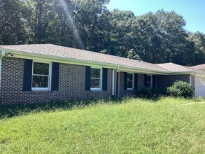 Building Photo - 3121 Hawthorne Cir