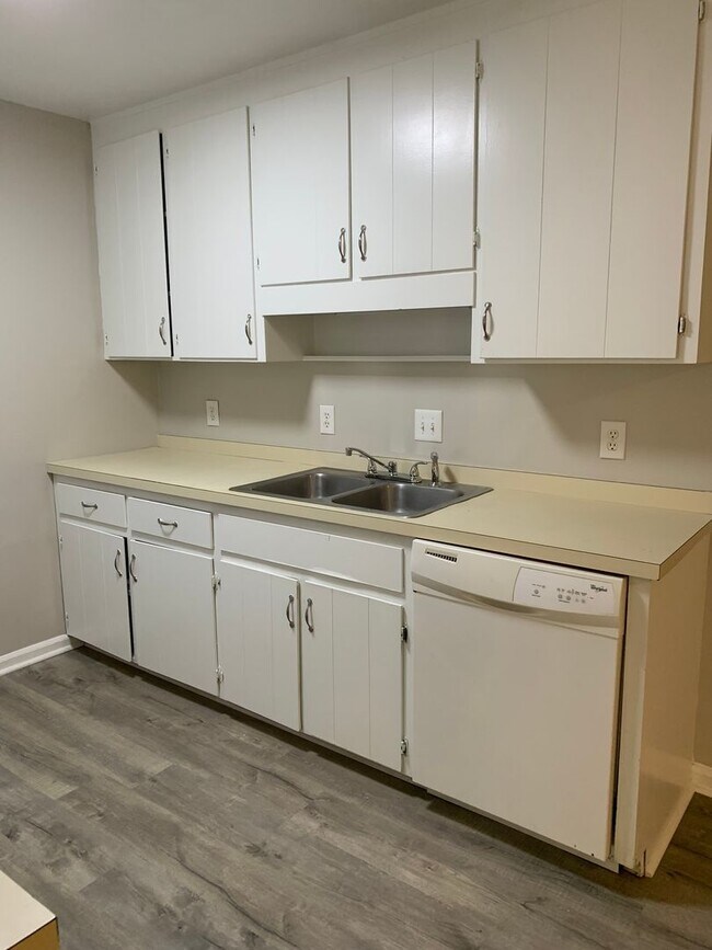 Building Photo - 920H