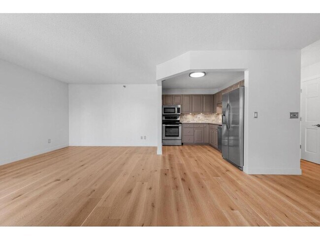 Building Photo - 78 10th St E