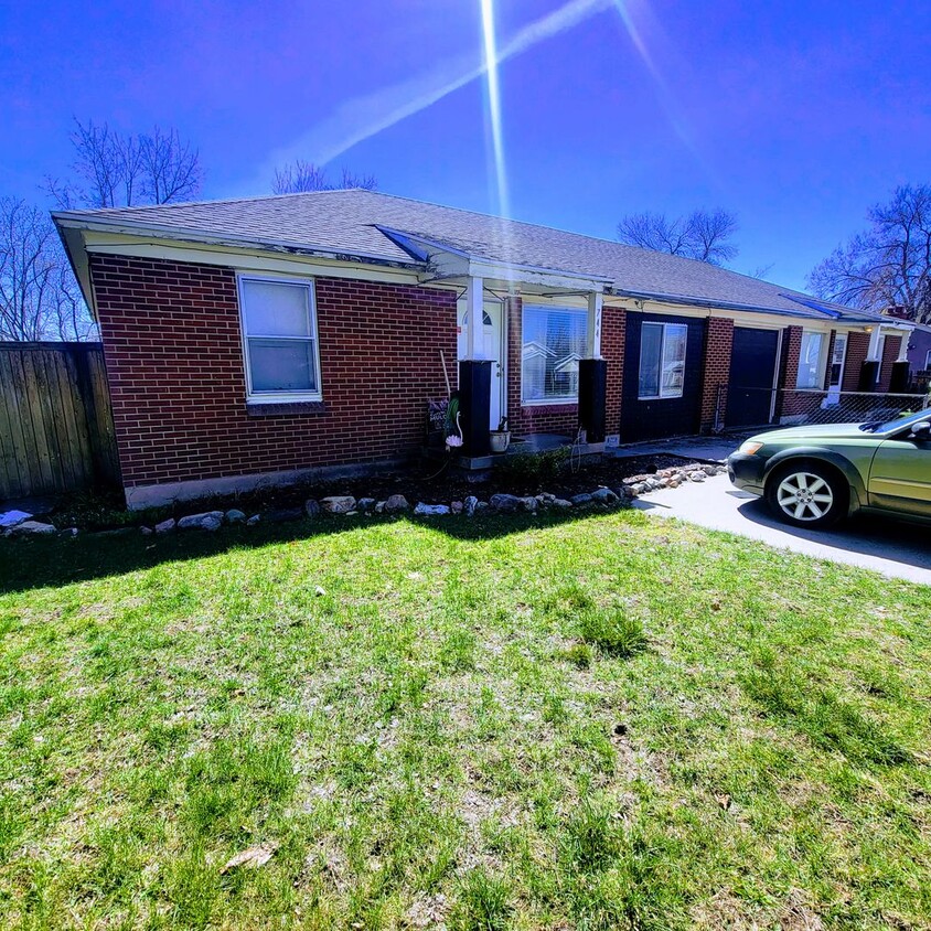 Primary Photo - Private East Murray Home with HUGE yard!