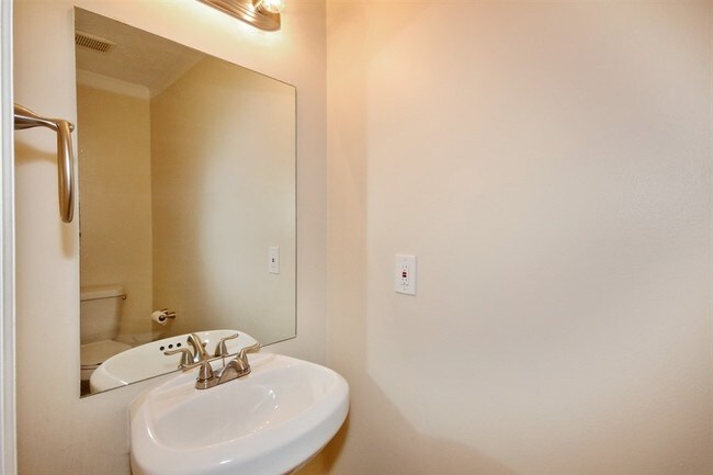 Building Photo - 319 Bethel Dr