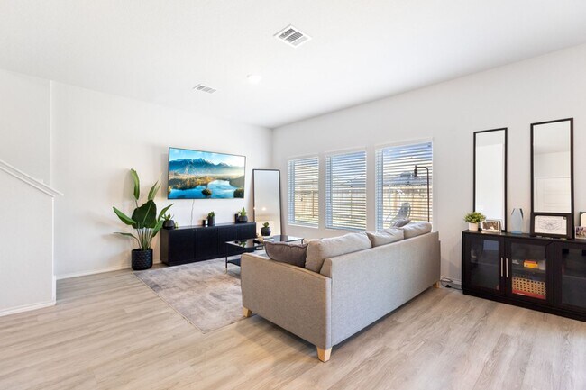 Foto del edificio - Charming Home Awaits: Spacious & Modern Living in a Prime Location