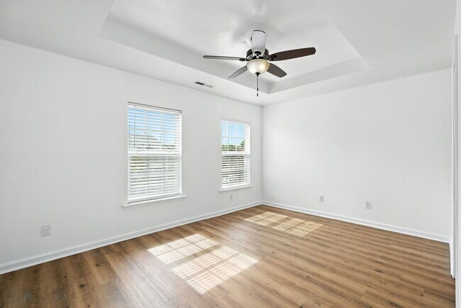 Foto del edificio - 132 Point Comfort Ln