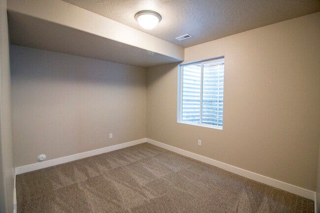 Building Photo - 8675 N Shadow Creek Aly