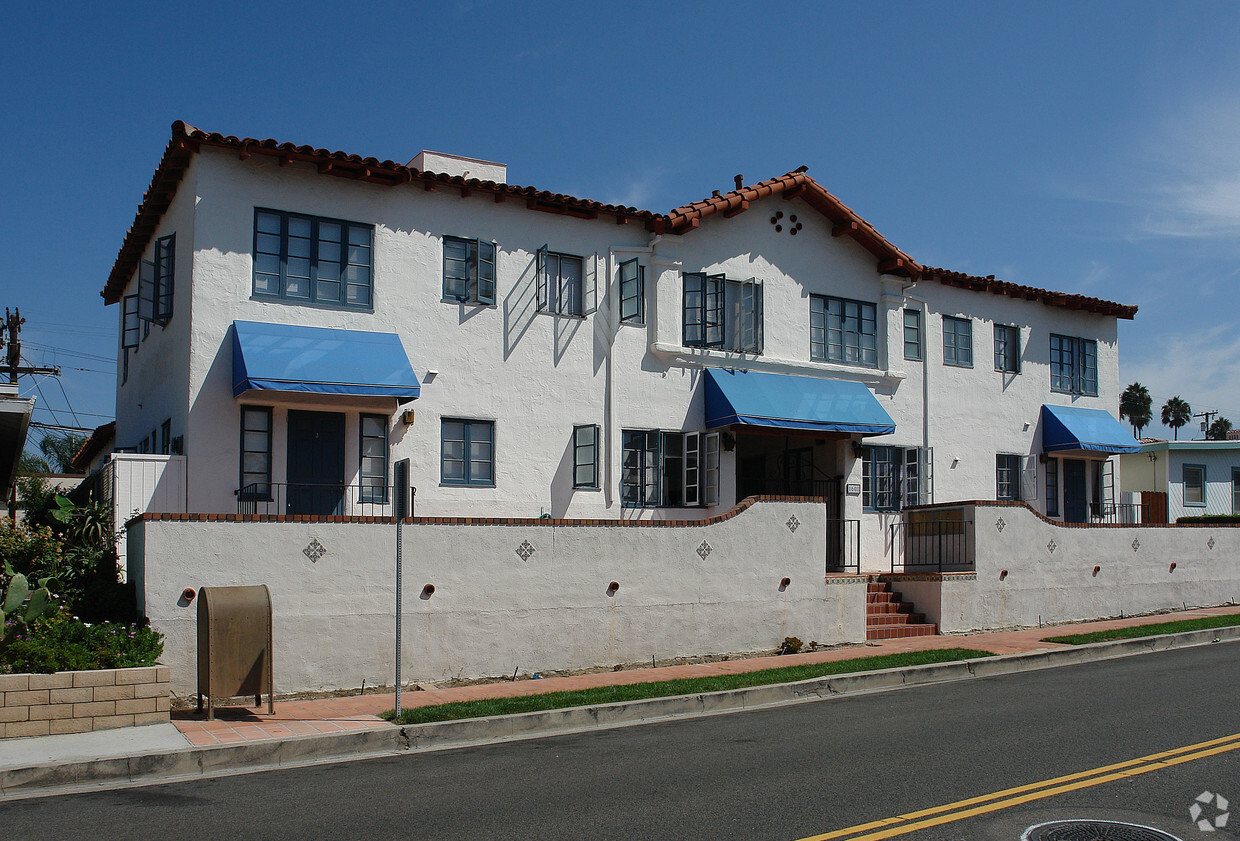 Primary Photo - Vista Del Mar Apartments