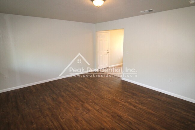 Foto del edificio - Updated 2bd/1ba Orangevale Duplex with Gar...