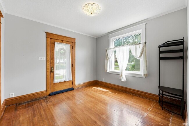 Foto del edificio - 527 W Oakdale Dr
