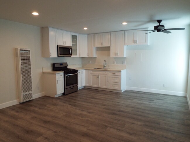 Kitchen - 7622 Pickering Ave
