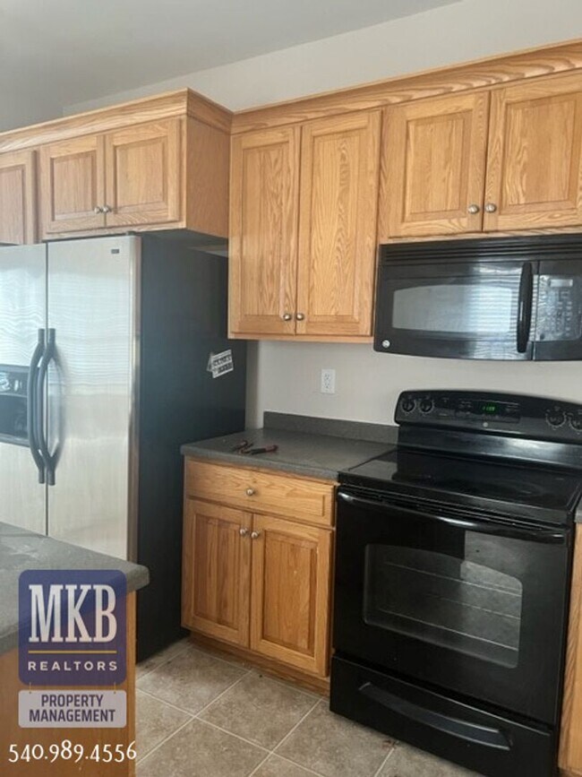 Foto del edificio - Spacious 3 Bedroom/ 2.5 Bath Home