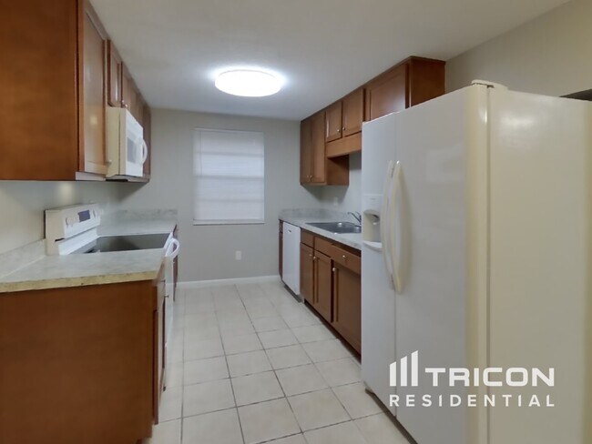 Foto del edificio - 2846 Tanglewood Blvd