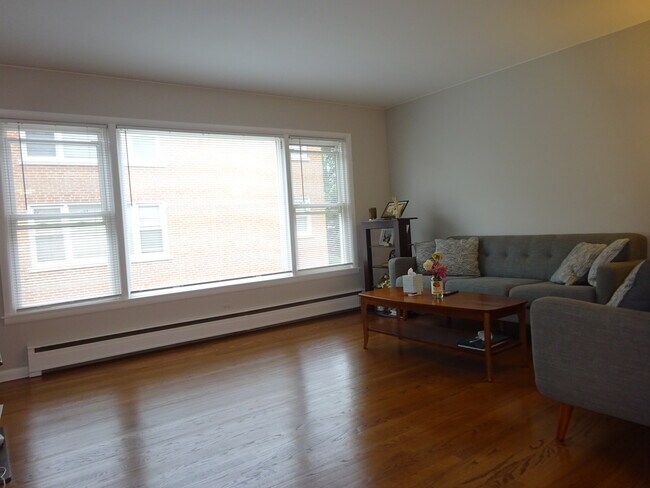 Foto del edificio - 6630 N Harlem Ave
