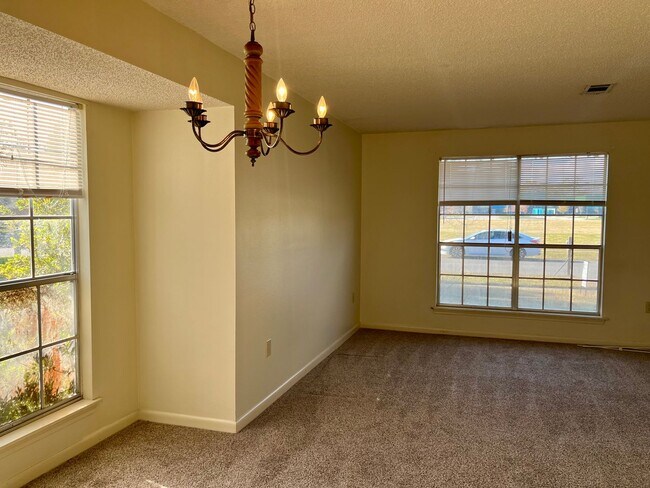Foto del edificio - Great location! — Bluebonnet, Jefferson, and I-10 Area.