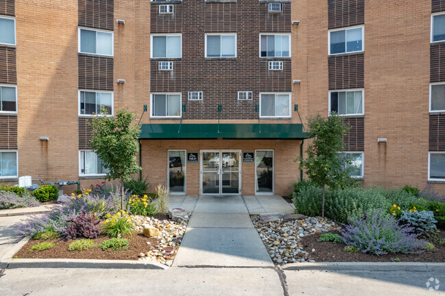 Foto del edificio - The Towers at Falling Water