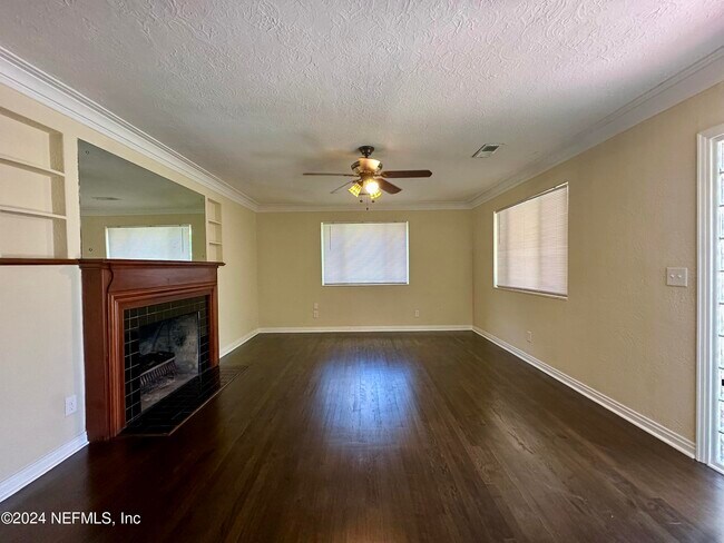 Foto del edificio - 2122 Gilmore St