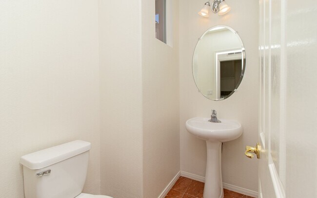 Building Photo - Gorgeous 3-bedroom, 2.5-bath Single-Family Home!