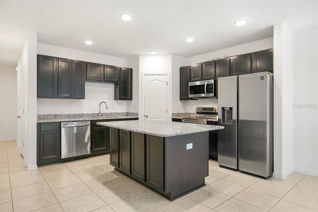 Foto del edificio - 4713 Trout Lily St