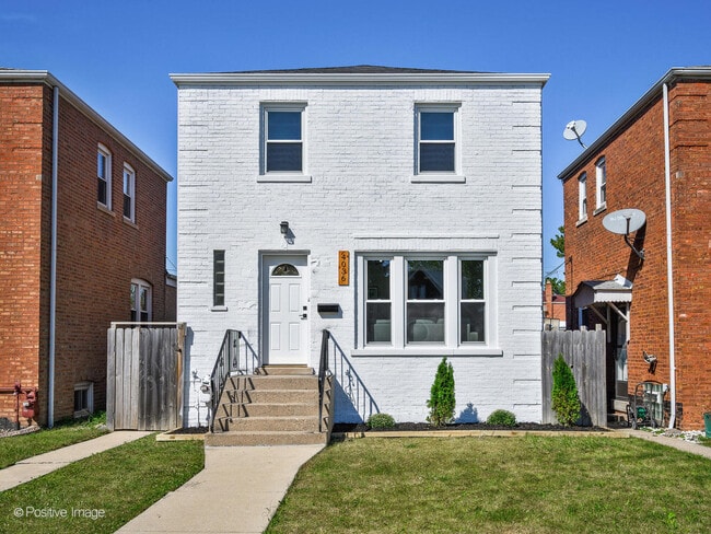 Building Photo - 4036 W 57th St