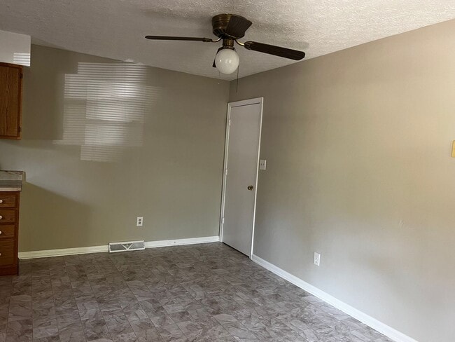 Foto del edificio - 924-926 Grand Arbre Dr