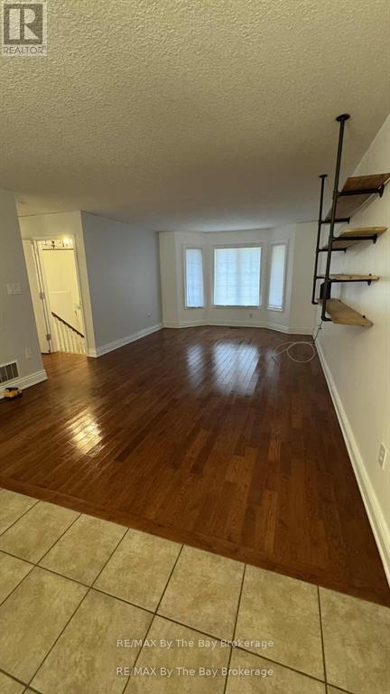 Photo du bâtiment - 41 Melrose Ave