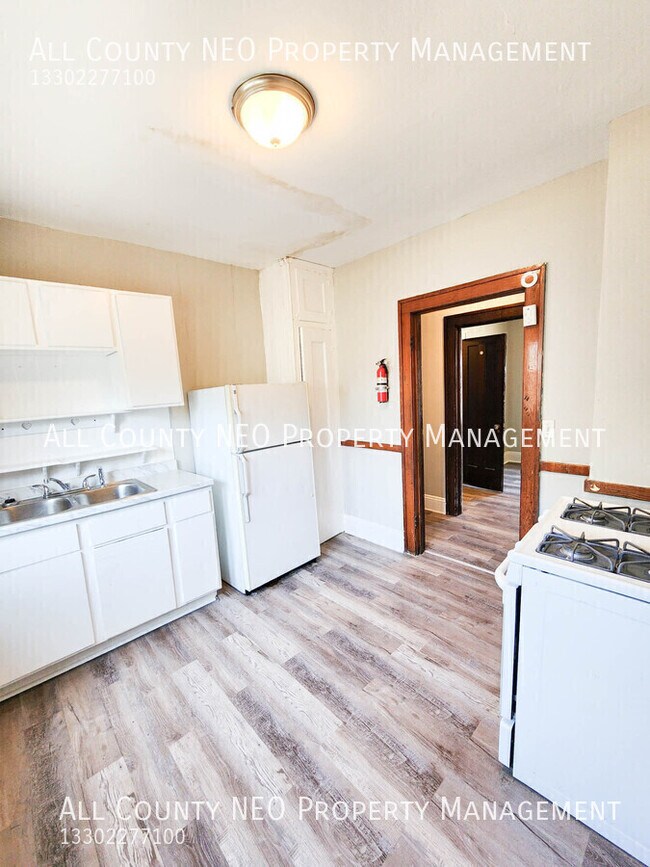 Foto del edificio - 3046 E 130th St