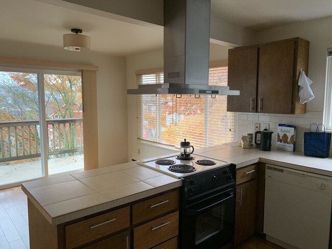 Foto del edificio - 3447 23rd Ave W
