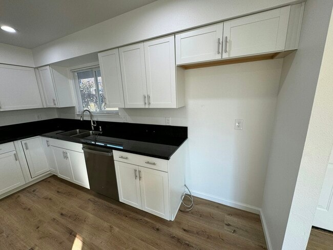 Foto del edificio - 4557 N Sequoia Dr