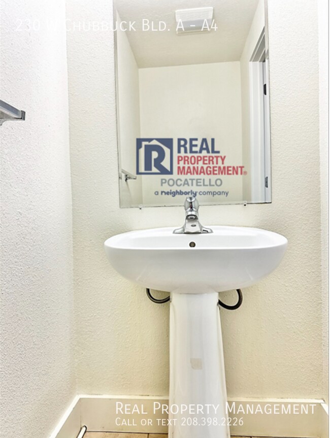 Foto del edificio - 2 Bed 1.5 Bath townhouse - PET FRIENDLY