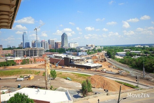 Building Photo - 710 Independence Pl