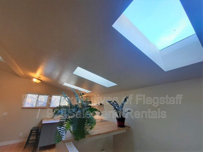 Building Photo - 2304 N Talkington Dr