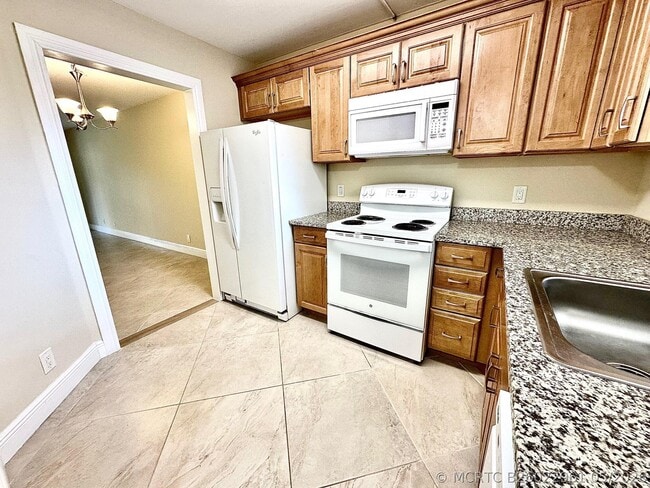 Building Photo - 21904 Lake Forest Cir