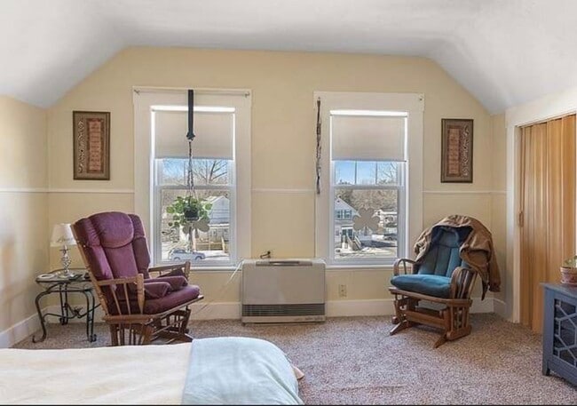 Building Photo - 87 School St