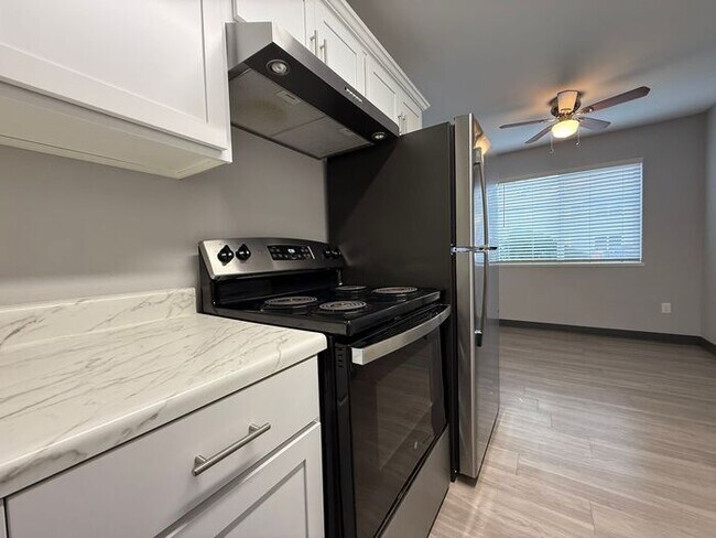 Foto del edificio - Spring Into Your New Apartment! - Get 1st Month Rent Free