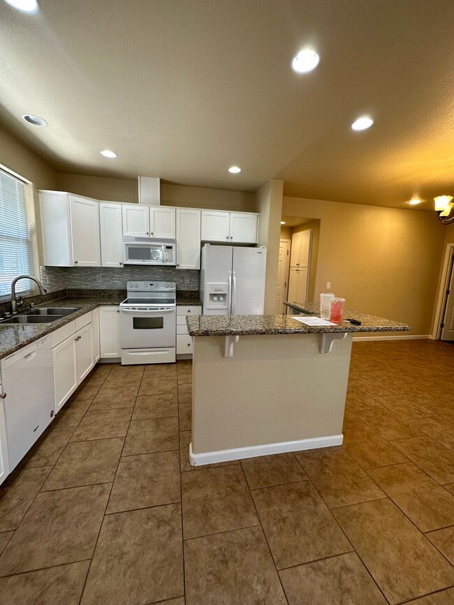 Building Photo - Beautiful 2 story home in Sparks