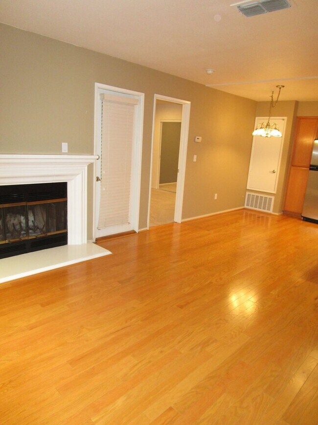 Foto del edificio - Gated Raintree Terrace Condo!