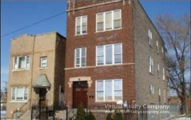 Building Photo - 3834 W Maypole Ave