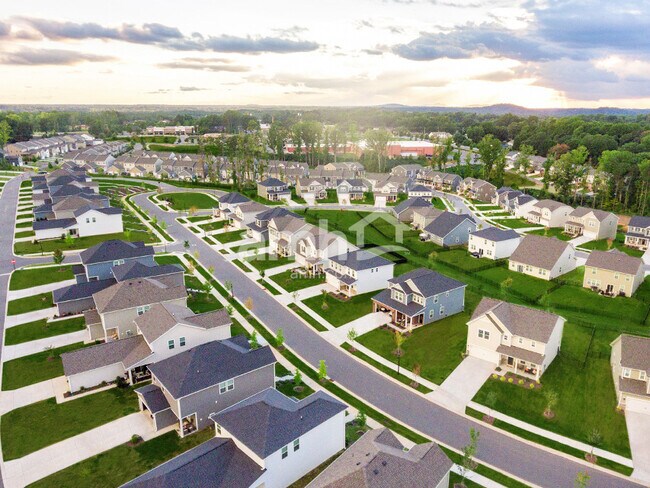 Building Photo - 165 Stowe Rd